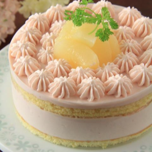 フルーツと苺クリームのフルーティケーキ