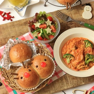 粉豆腐で楽しむ♪クリスマストナカイパン＆チキンのトマトクリーム煮