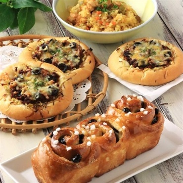 （手ごねあり）大人のラムレーズンロール＆ごちそうボロネーゼパン