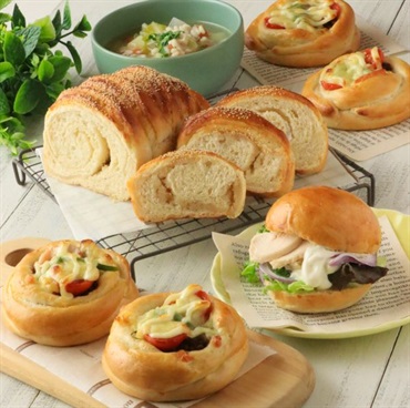 もち大麦入りの白みそあんパン＆鶏ごぼうカップパン