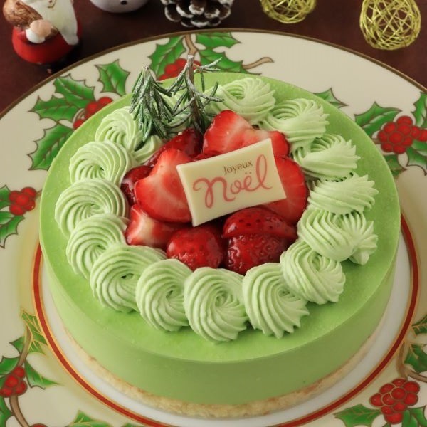 濃厚ピスタチオチョコムースとベリージュレのクリスマスケーキ