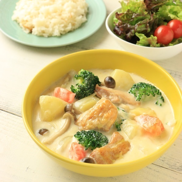 ルゥいらずのコクのある鶏肉のクリームシチュー