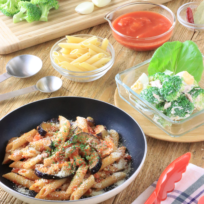 ナスとベーコンのペンネトマトソース