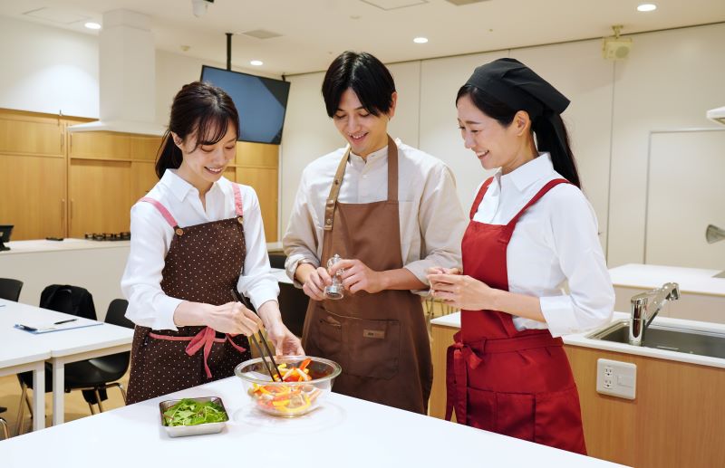 料理教室で習うメリットって？